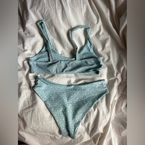 Bikini - Picture 2 of 2